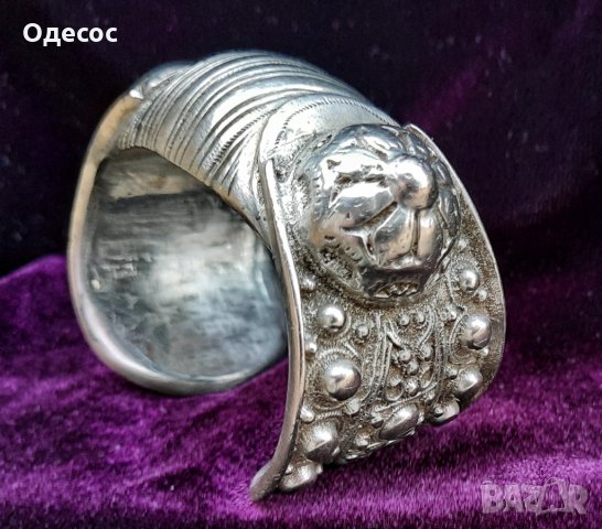 Старинна възрожденска сребърна гривна рогатка, снимка 2 - Антикварни и старинни предмети - 35571500