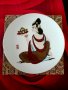 Декоративна ръчно рисувана чиния, снимка 1 - Антикварни и старинни предмети - 33623109