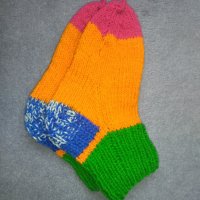 Ръчно плетени вълнени чорапи, снимка 1 - Дамски чорапи - 43652044