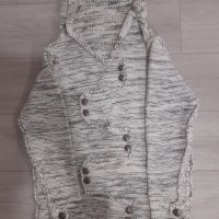 Модерна жилетка с интересна кройка и закопчаване, снимка 1 - Блузи с дълъг ръкав и пуловери - 43157305