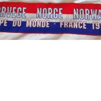Шал на отбора на Норвегия. световна купа 1998, снимка 1 - Фен артикули - 43203188