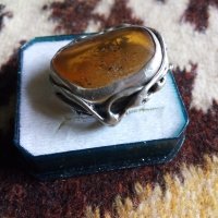 Авторски стар зашеметяващ сребърен пръстен с  натурален кехлибар, снимка 3 - Пръстени - 26300164