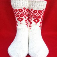 ,,Плетените чорапи на Баба Марта" - изплетени на 5 куки! Червени шевици!, снимка 3 - Други - 28115965