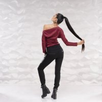 Елегантна блуза с голо рамо, снимка 2 - Блузи с дълъг ръкав и пуловери - 27301856