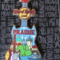 Оригинална метална значка Hard Rock Cafe Прага,чехия, снимка 2 - Други ценни предмети - 27598446