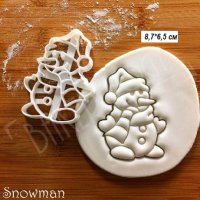 Снежен човек с шал пластмасов резец форма фондан тесто бисквитки, снимка 1 - Форми - 26762216
