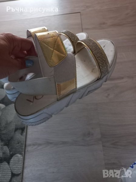 Детски сандали 33 номер в златисто ,здрави, снимка 1