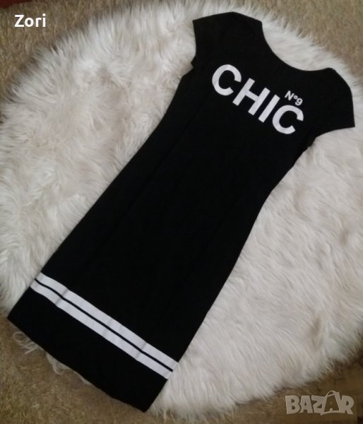 Черна рокля по тялото с бяла щампа и леко изрязан гръб, снимка 1