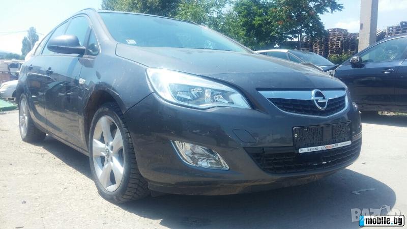 Opel Astra J Sport Tourer 1.7CDTI на части, снимка 1