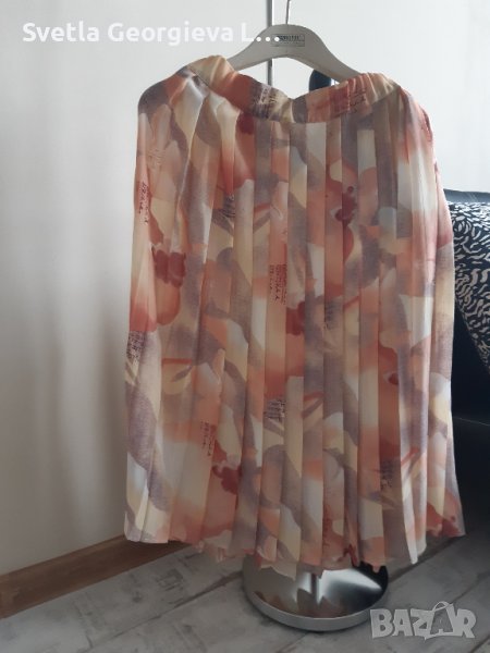 Актуална плисирана пола размер М-L, снимка 1