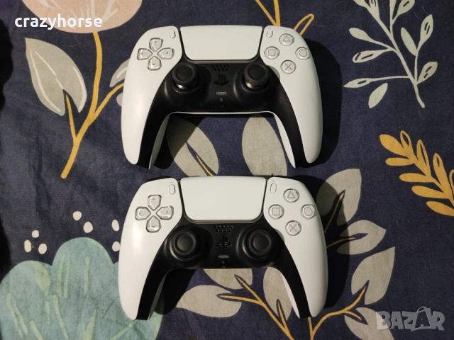 Два оригинални DualSense контролера за PS5