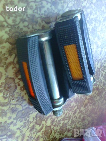 продавам гуми 28цола,педали,звънчета,грипове,спирачки,чифт 26 цола гуми., снимка 6 - Велосипеди - 32965979