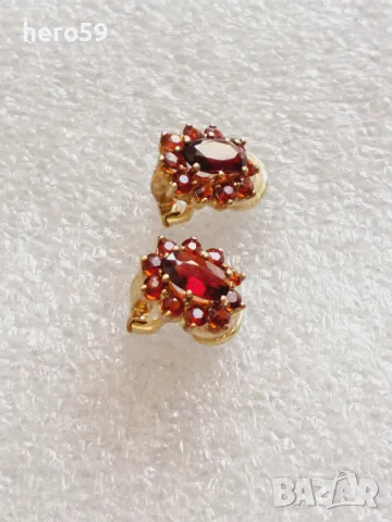 Златни дамски обеци с инкрустирани гранати злато 333, снимка 2 - Обеци - 49438657