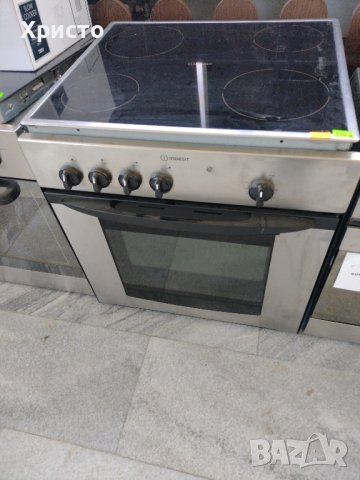 Фурна за вграждане с керамичен плот , снимка 2 - Печки, фурни - 44082835