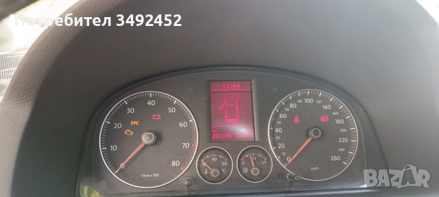 VW Touran 1,4 TSI 140 коня 7 местен, снимка 6 - Автомобили и джипове - 51990117