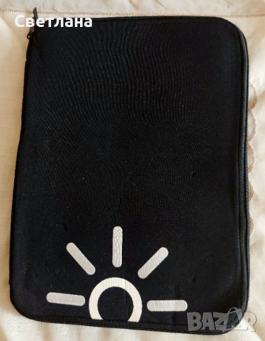 Голям черен калъф за лаптоп