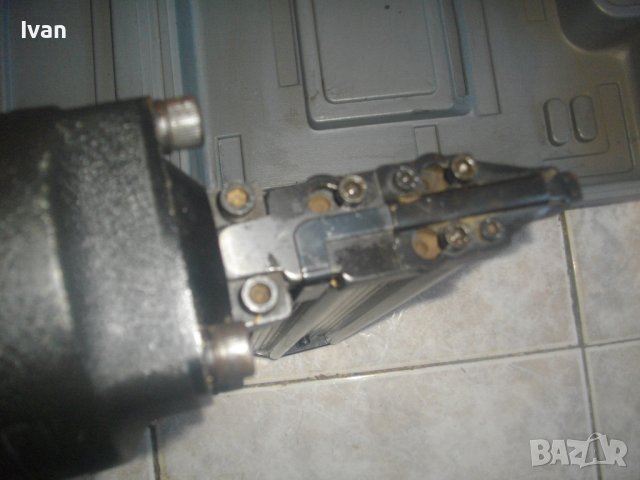 Голям Пневматичен Такер-Промишлен/Индустриален-Дърводелски-За Пирони До 60мм Дължина-Алумин Пълнител, снимка 11 - Други инструменти - 43069483