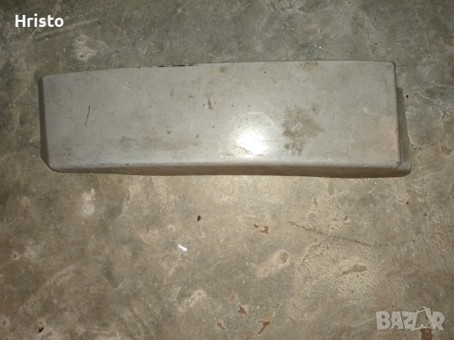 Декоративен капак мотор Мерцедес M111