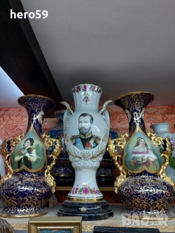 Две огромни порцеланови Австрийски вази от средата на 19 век, снимка 1