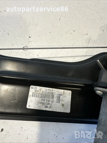 Стъклоповдигач за прозореца с мотор за предно ляво стъкло на Fiat 500L,2013 г., код 51957504, снимка 2 - Части - 53164467