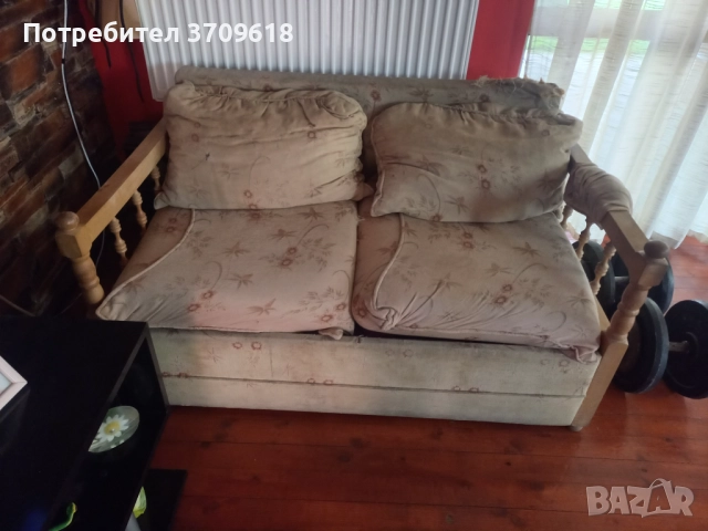 Продавам малък разтегателен диван., снимка 2 - Дивани и мека мебел - 52477419