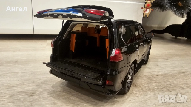 1:18 Lexus LX 570  LCD, снимка 7 - Колекции - 52673006