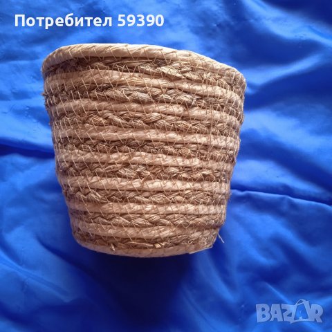 Малка кашпа от естествени материали 