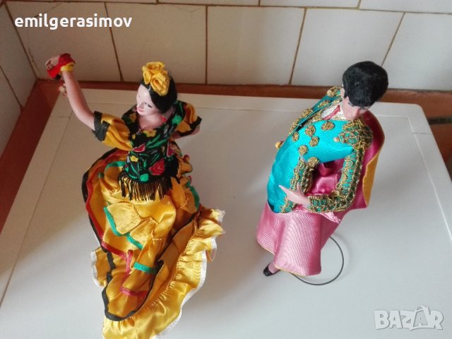 Танцуващи кукли и две преспапиета., снимка 7 - Други ценни предмети - 37546051