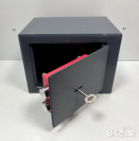 НОВ! Стоманен мини Сейф с ключ