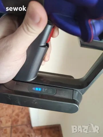 Dyson V10 absolute - 300лв. цена на батерии, снимка 5 - Прахосмукачки - 47640116