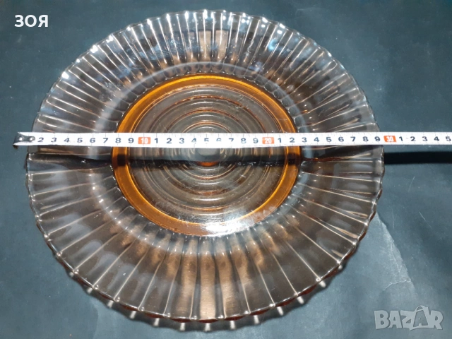 Голяма чиния за ордьоври и сладкиши.30см.Чешко цветно стъкло.