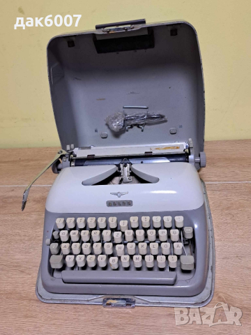 Пишеща машина "ADLER"