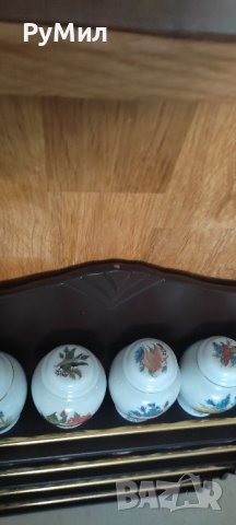 Порцеланови съдове за подправки с оригинална етажерка на "Crestley Collection", снимка 11 - Кутии за съхранение - 40205408