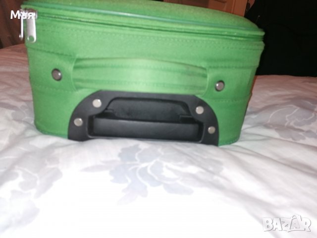 Малък куфар за ръчен багаж. 