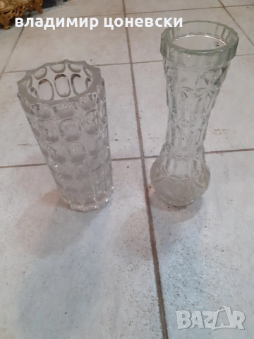 Две стари стъклени вази, ваза, кана