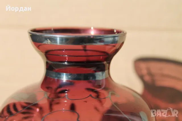 Ваза с вишнево стъкло със сребърна украса /1900-тната година/, снимка 2 - Други ценни предмети - 47580944