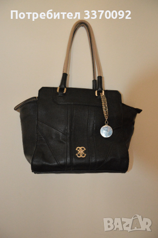 Черна кожена дамска чанта GUESS, снимка 2 - Чанти - 36575438