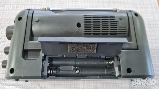 портативно ретро радио Sony ICF-703S, снимка 9 - Радиокасетофони, транзистори - 53370124