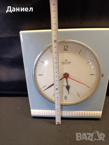 Порцеланов часовник Junghans , снимка 3 - Антикварни и старинни предмети - 52020480
