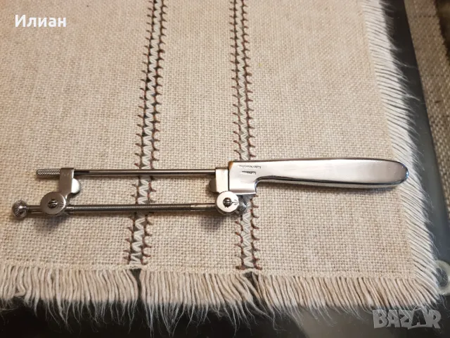 Ретро медицински инструмент 