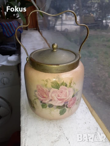 Много стар английски порцелан буркан за бисквити
