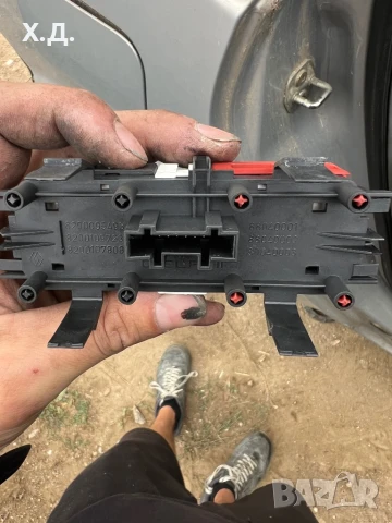 Бутони отключване и аварийни светлини Рено Меган/Сценик2004г, снимка 2 - Части - 51204859