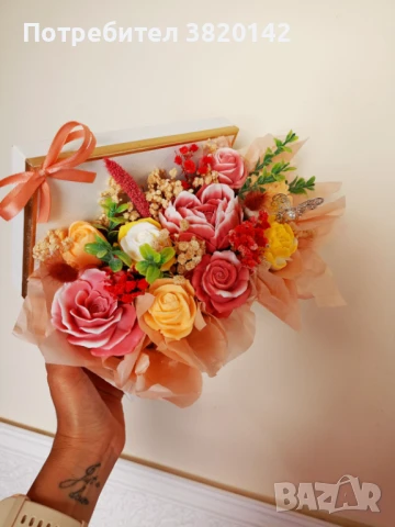 Подаръчна кутия с ароматни сапунени цветя 