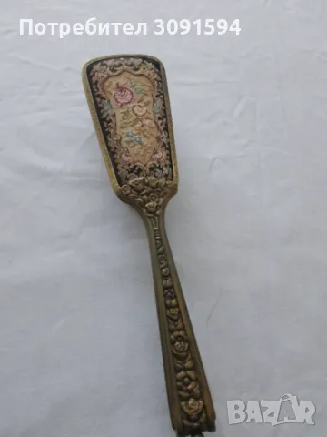  Стара аристократична хубава четка за дрехи с бродерия прекрасна бронзова изработка и хубава бродери