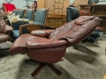 Relax кресло с отоманка от естествена кожа , снимка 2