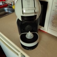 Кафемашина на капсули Dolce Gusto, снимка 1 - Кафемашини - 43786413