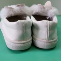 Детски бели спортни обувки Fashion с пухчета и ушички - като зайче, снимка 6 - Детски маратонки - 27332778
