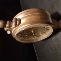 Часовник , снимка 2 - Антикварни и старинни предмети - 27850483