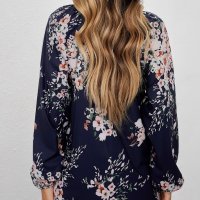 Дамска блуза в тъмносиньо с принт на цветя, снимка 2 - Блузи с дълъг ръкав и пуловери - 40148911