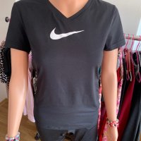 Nike черна дамска тениска, снимка 1 - Тениски - 40745195